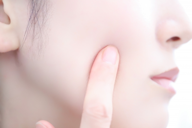 ほくろを気にする女性