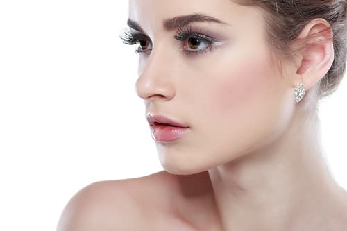 美しい横顔には「Ｅライン」という基準がある！