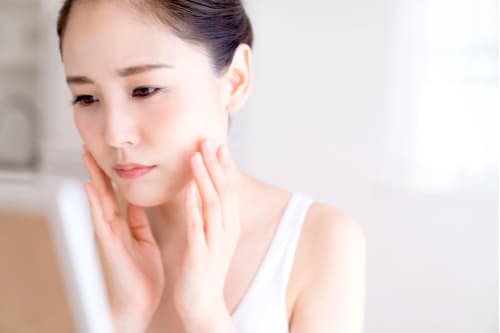 「スマホ二重あご」にご用心！二重あごの原因はスマホかも！？