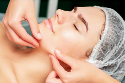 シャープなあごを目指すなら、美容医療にご相談ください