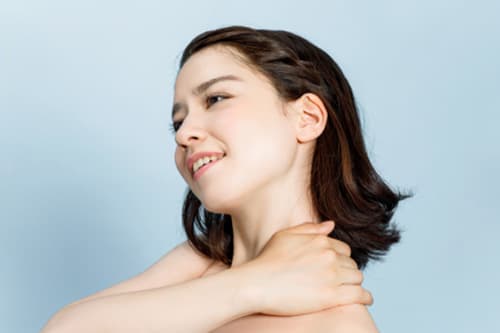 たるみやくすみにもつながる肩こりは筋膜リリースで解決！