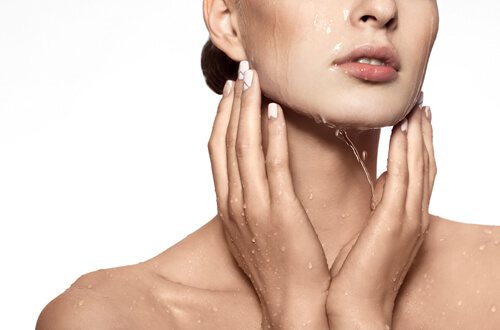 毛穴の汚れを落とす「酵素洗顔」とは