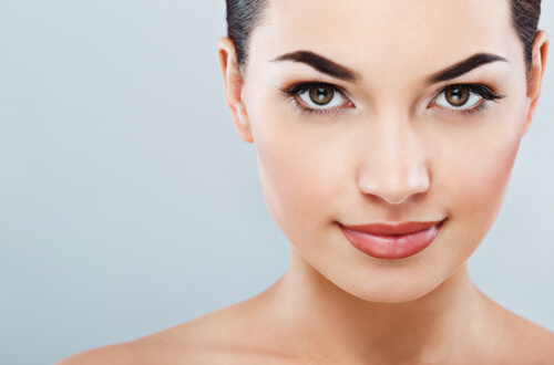 美人に多い三白眼とは？原因と治療方法を解説