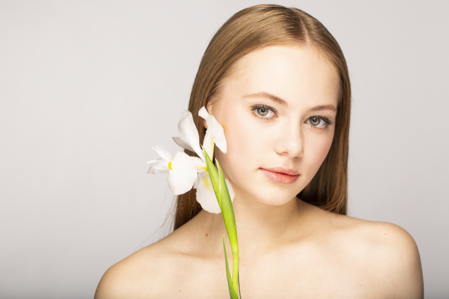 平行型二重と末広型二重、目を大きく見せるにはどっちがいい？