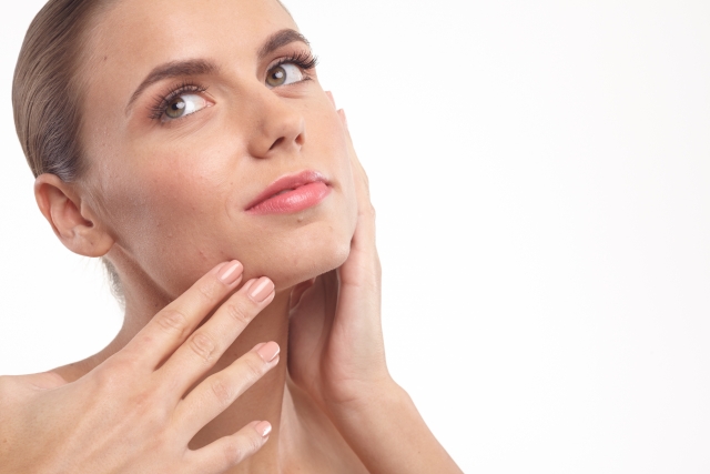 二重整形には「埋没法」と「切開法」の2種類がある