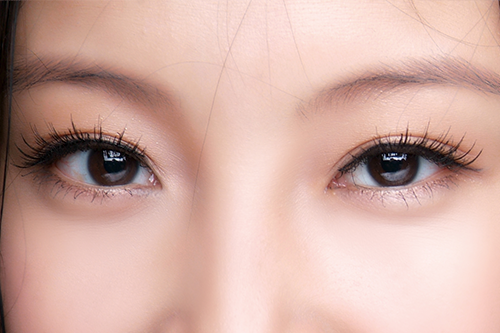 個性的なアーティスト気質に憧れる方→【切れ長の目】