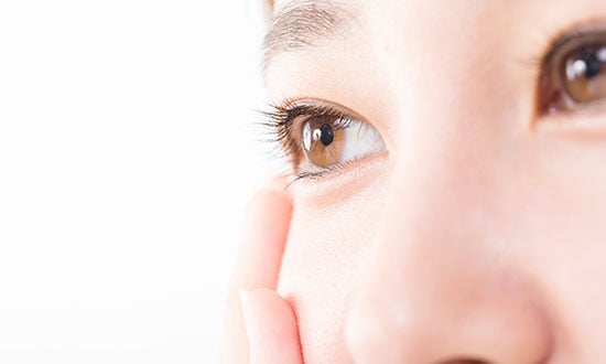 クマ取りのダウンタイムを早く終わらせるには？軽減する4つのコツ