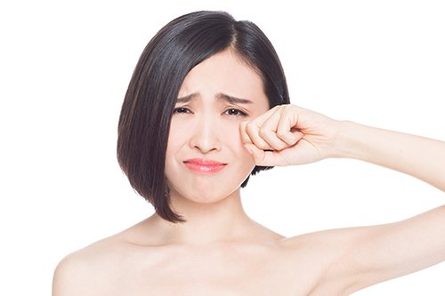 根気よく美白…茶クマの解消法は中と外から