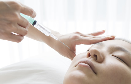 2.ヒアルロン酸を注入