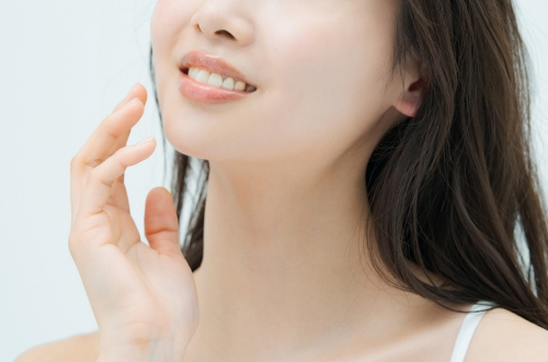 ほくろ除去は一般皮膚科と美容クリニックどっちがいい？必要な費用も詳しく解説！