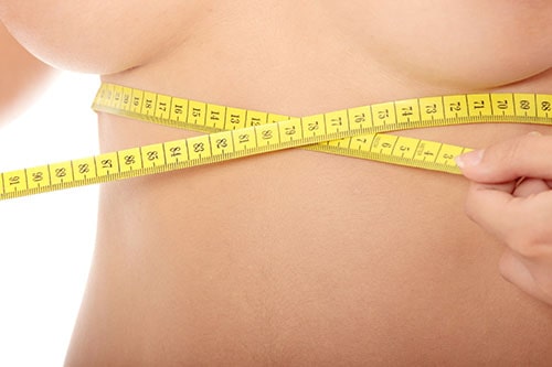 逆転の発想！アンダーバストの部分痩せでバストアップ！