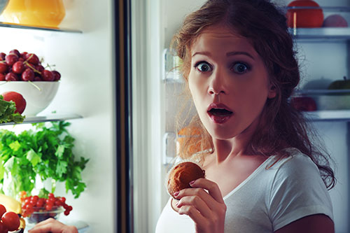 夜に食べたら、太りやすくなる仕組み